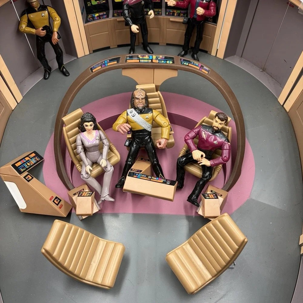 Playmates Star Trek The Next Generation Enterprise Bridge Playset W/ 7 Figures